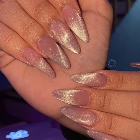 almond cat eye nails